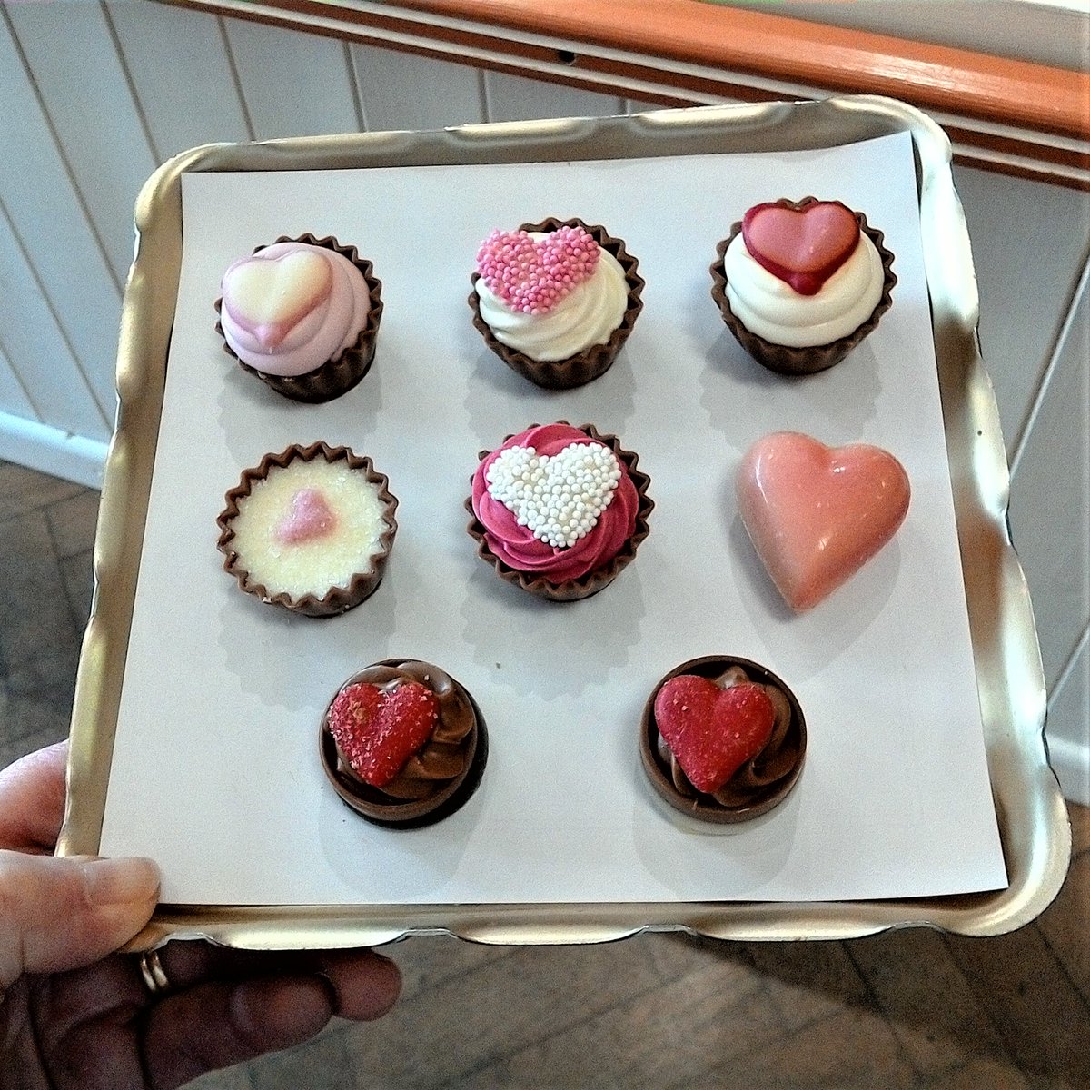 SweetMomentsUK's tweet photo. ❤️ We have some delicious guest chocolates in the shop right now . . . flavours include strawberry, almond praline, crème brûlée, raspberry, caramel ganache and hazelnut praline.❤️

#guestchocolates #heart #pink #red #sweetmomentsuk #seaford #eastsussex #belgianchocolates https://t.co/PBnPnokKIz