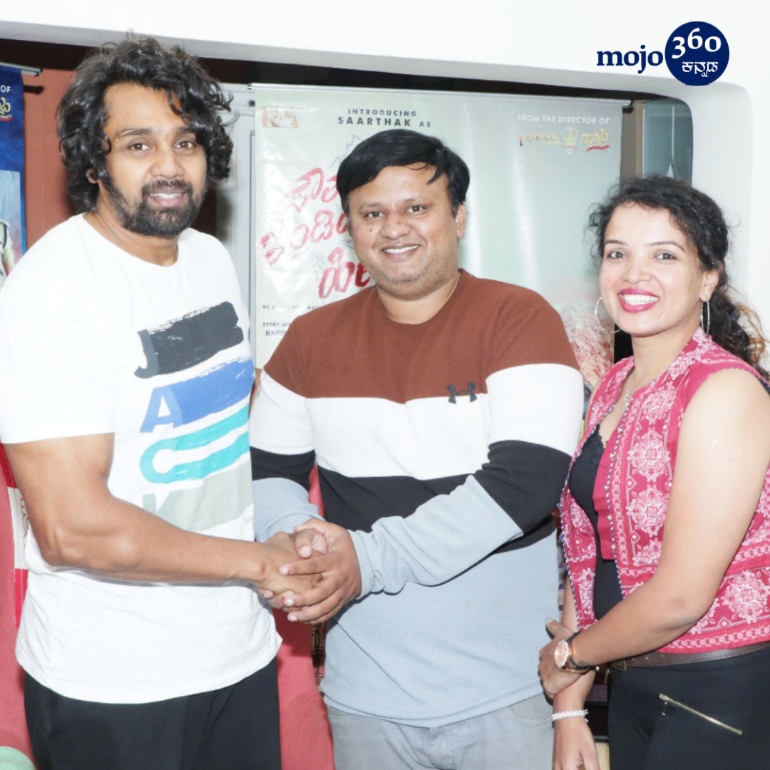 mojo360Kannada's tweet photo. 'ಸೌತ್‌ ಇಂಡಿಯನ್‌ ಹೀರೋ' ಸಿನಿಮಾ ಸಾಂಗ್‌ ಬಿಡುಗಡೆಗೊಳಿಸಿದ ಧ್ರುವ ಸರ್ಜಾ | ನರೇಶ್‌ ಕುಮಾರ್‌ ಎಚ್‌.ಎನ್‌. ನಿರ್ದೇಶನದ ಸಿನಿಮಾ | @mojo360Kannada 

@DhruvaSarja @nareshhn123 #SouthIndianHero #NareshKumarHN #DhruvaSarja #VijayEshwar #HarshavardhanRaj #Sandalwood #CinemaUpdate #kannadacinema #KFI https://t.co/tTED4TK50J