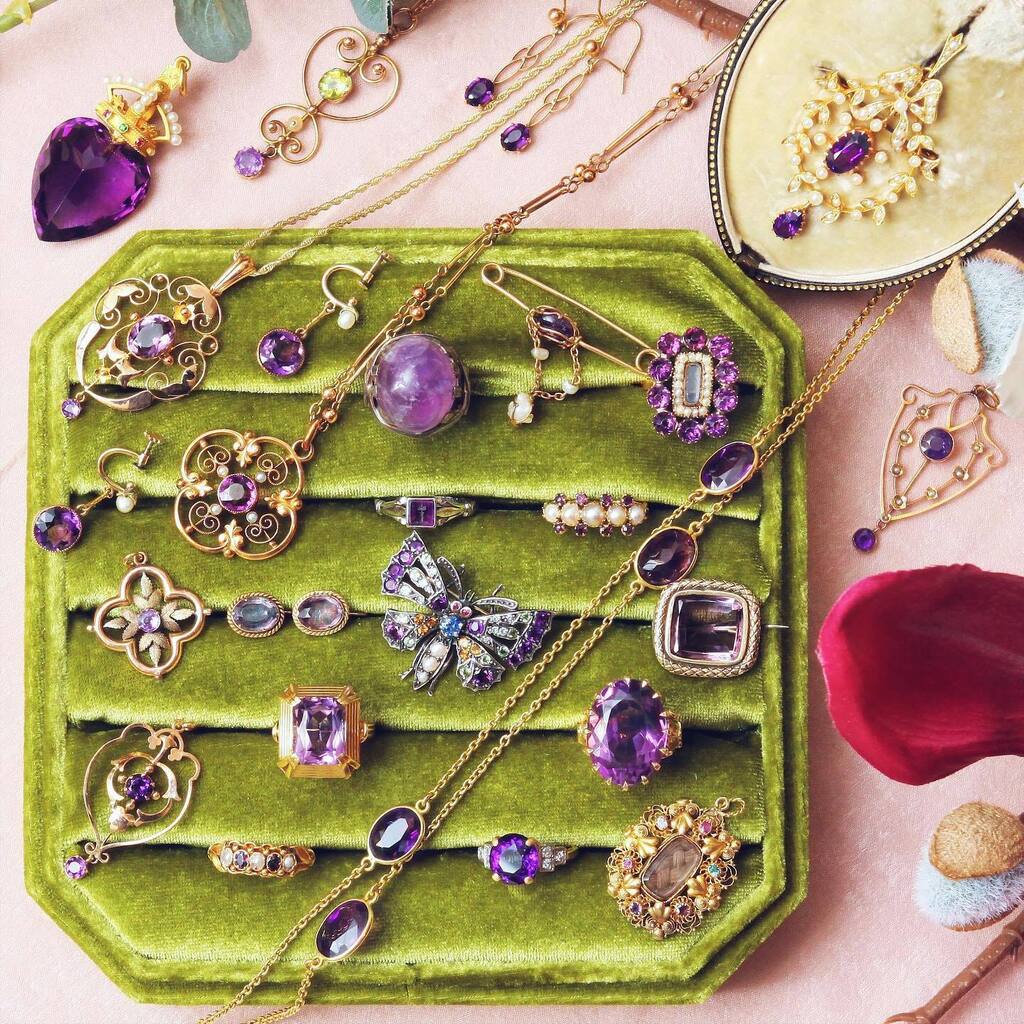 Know any February babes who need a little amethyst love in their life? We’ve 10% off all our amethyst set jewels. 💜

#flatlay for the first of February. 

#februarybirthstone #februarybaby #februarybabies #amethyst #amethystjewelry #amethystcrystal #… instagr.am/p/CoHCOrgoGdv/