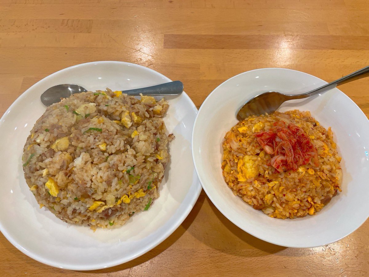 syodaiyoshimoto's tweet photo. 夜の部17時からです！
チャーハンですが夜の部半チャーハンのみ注文可能です！
昼間の僕の書き方がわるかったせいかTwitter等やってなかったら食えないみたいな感じでしたが全然注文可能ですからね😂
チャーハン早めに売り切れの予感です…
凄い雪ですがよろしくお願いします！ https://t.co/fJtUk2k1fq