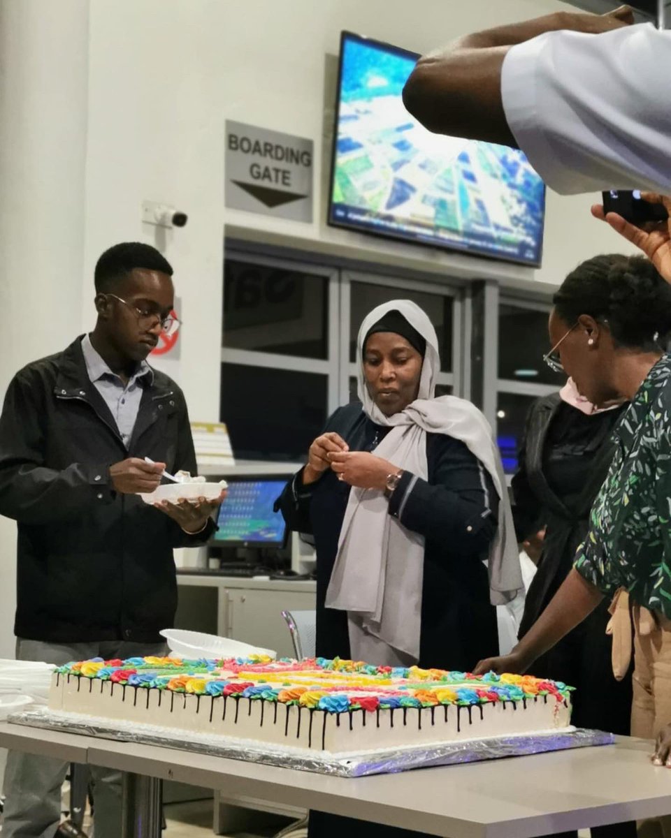 Flysafarilink's tweet photo. 🥳🥳✈️🎁Last evening we had the pleasure to celebrate one of our long serving Operations Manager @fatma_m.mwendwa  during her retirement party. The Safarilink family wishes her a joyful and peaceful retirement. We will miss you Fatma. #flysafarilink #retirement #celebrations🎉 https://t.co/8J2XRsO56W