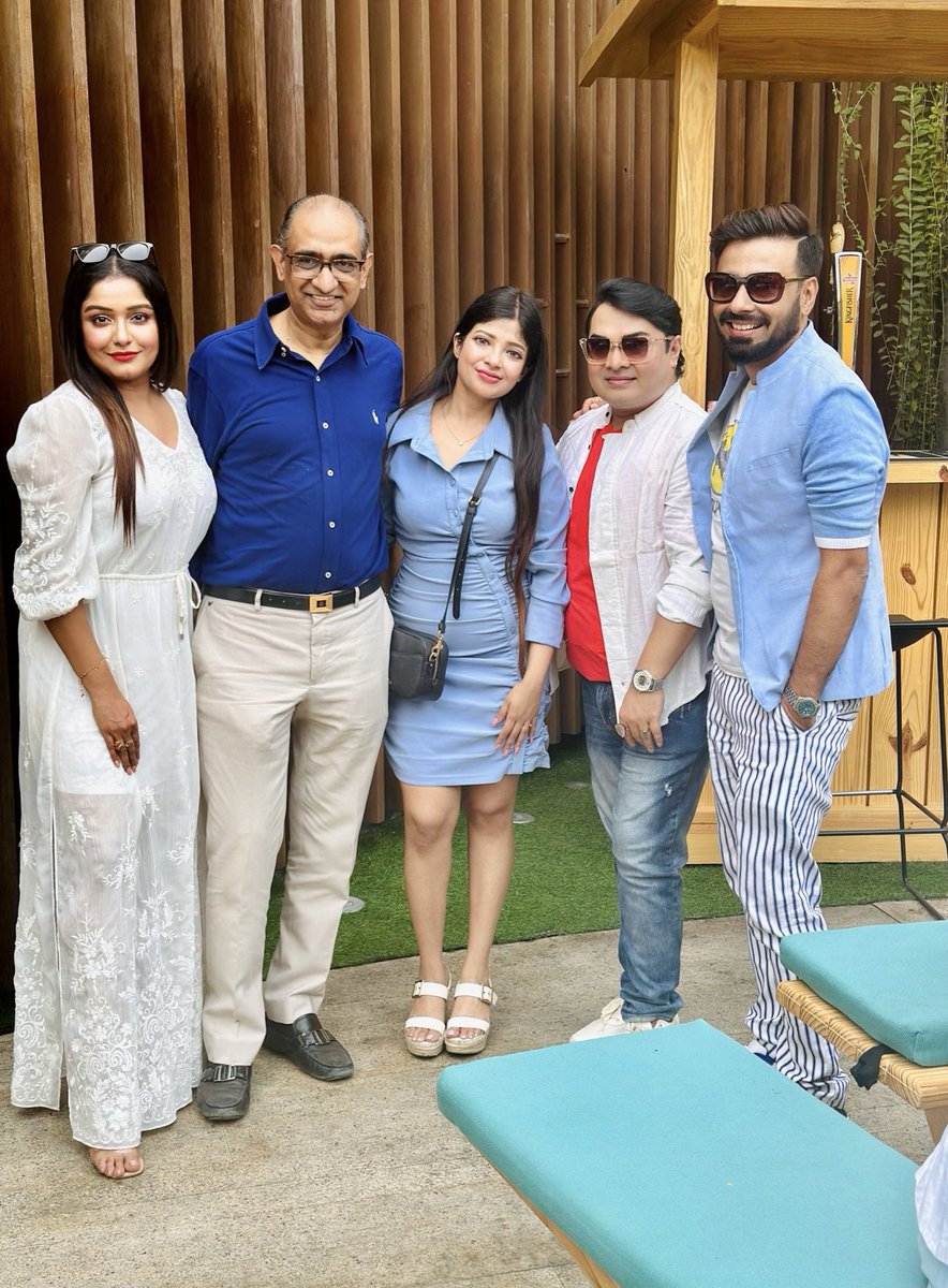 sayantani8's tweet photo. Some glimpses from the beaming brunch at the beer garden
#latepost #winter #kolkata #brunchtime #throwbackevent #sundaybrunch https://t.co/zWrBjAJdOU