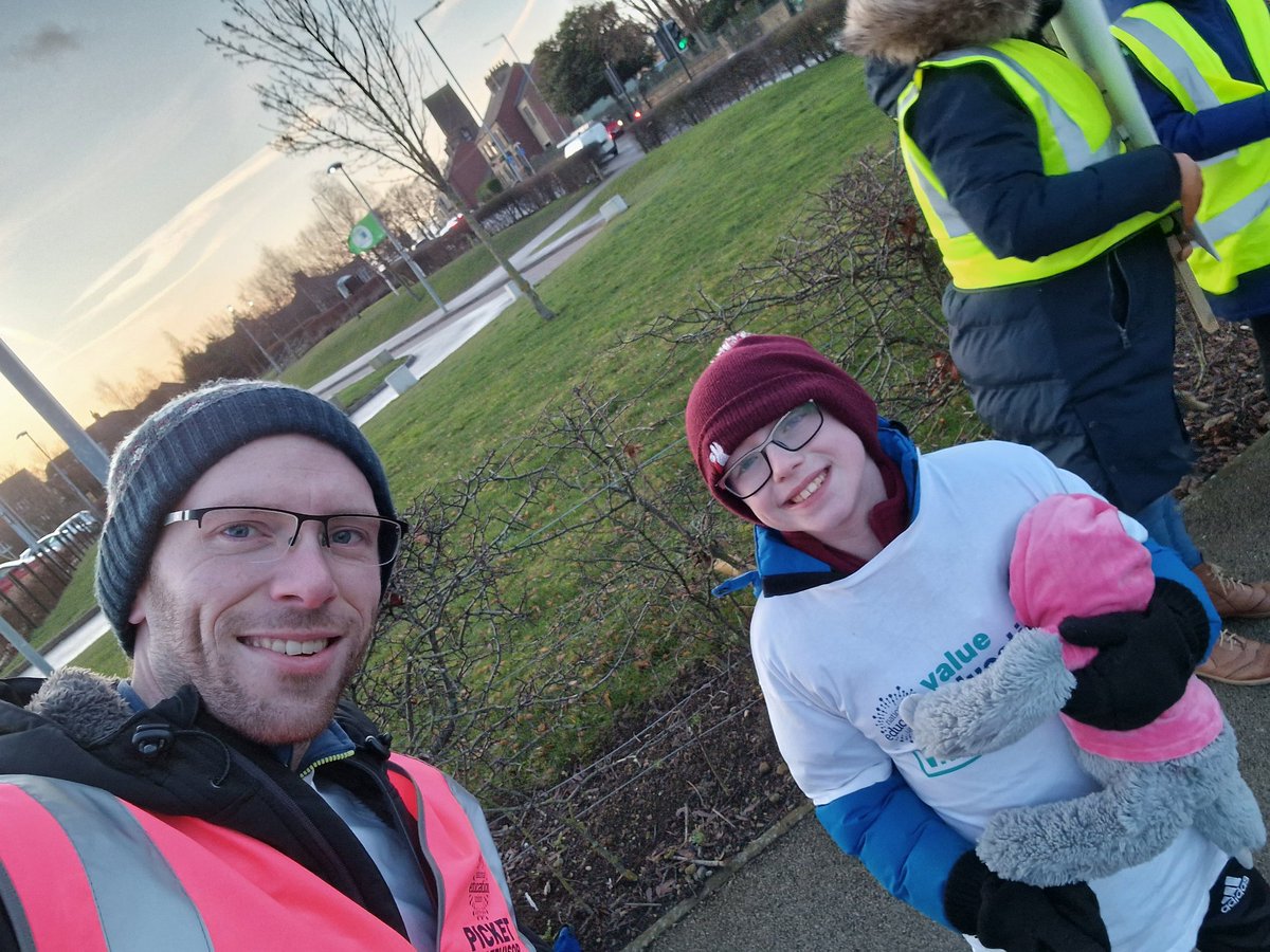 Callum_SEND's tweet image. On the @NEUnion picket line in Barnsley #PayUp #ValueEducation #ValueEducators