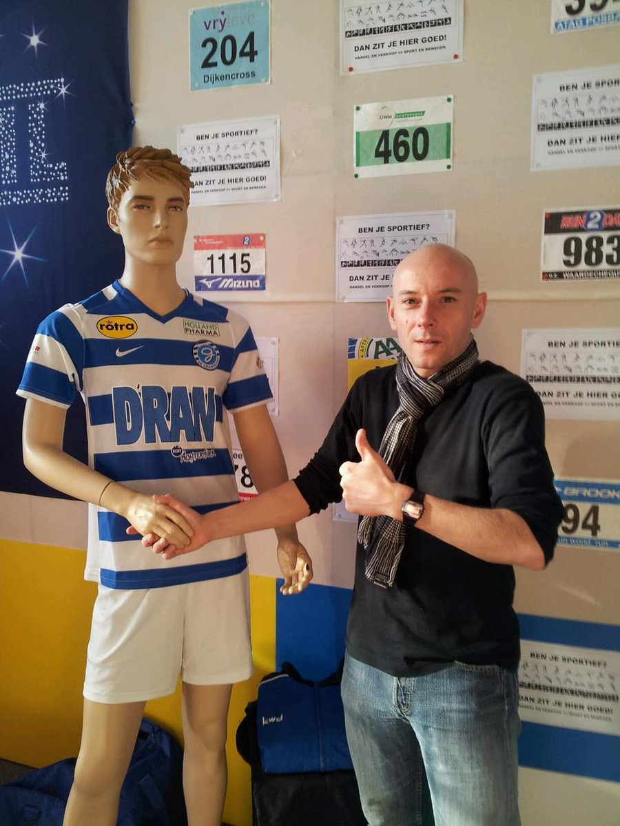 StefanScanu's tweet photo. Net voor het sluiten van de #transfermarkt weet   @DeGraafschap zich te versterken met de Franse goaltjesdief Etala Gepop van Olympic Misère... @superboerennl @graaficss @willemsenray https://t.co/oCIvbS1Zod