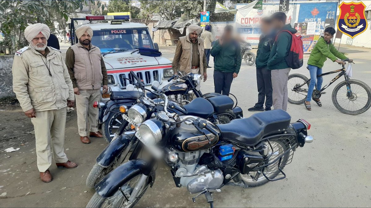 MalerkotlaPol's tweet image. ਮਾਲੇਰਕੋਟਲਾ ਪੁਲਿਸ ਦੇ ਟ੍ਰੈਫਿਕ ਇੰਚਾਰਜ ਨੇ ਵਿਸ਼ੇਸ਼ ਨਾਕਾਬੰਦੀ ਕਰਕੇ ਬੁਲੇਟ ਮੋਟਰਸਾਈਕਲਾਂ ਦੇ ਸਾਈਲੈਂਸਰਾਂ ਨੂੰ ਮੋਡੀਫਾਈ ਕਰਕੇ ਸ਼ੋਰ ਪ੍ਰਦੂਸ਼ਣ ਫੈਲਾਉਣ ਵਾਲਿਆਂ ਖਿਲਾਫ਼ ਸਖ਼ਤ ਕਾਰਵਾਈ ਕੀਤੀ ਜਾ ਰਹੀ ਹੈ।

#FollowTrafficRules #StopModifying