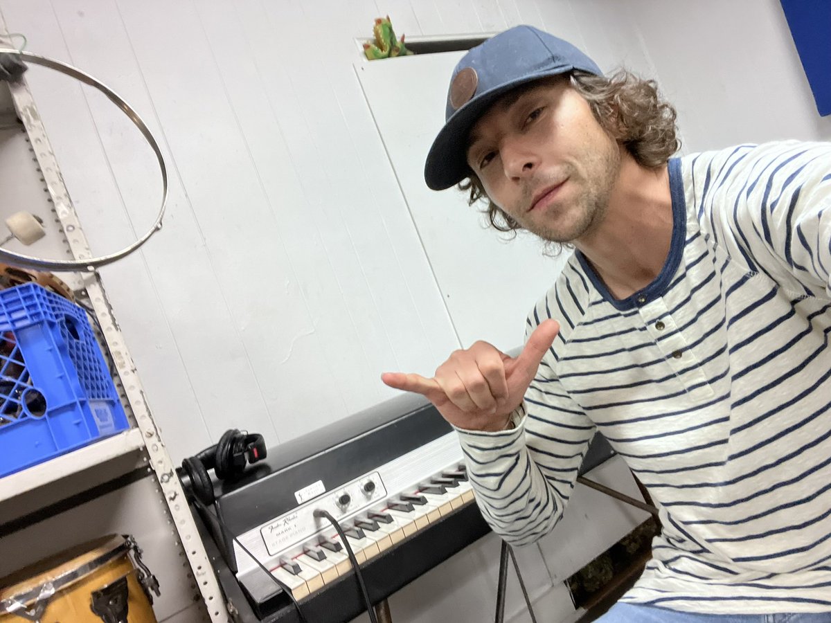 Gotta’ love the Fender Rhodes.  Classic 🎹 #recordingartist #singersongwriter