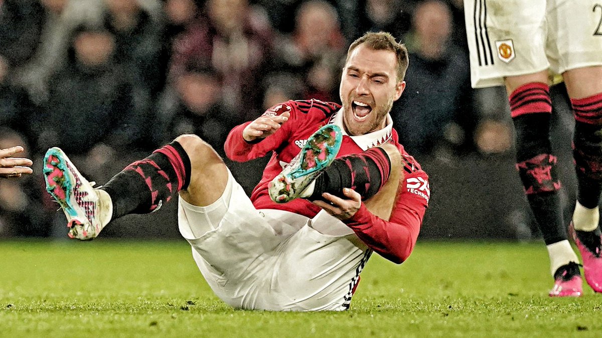 utdplay's tweet image. 🚨 𝗕𝗥𝗘𝗔𝗞𝗜𝗡𝗚: Manchester United mengonfirmasi Christian Eriksen akan absen hingga akhir bulan April atau awal bulan Mei karena cedera pergelangan kaki. 🤕 #MUFC

Get well soon, Eriksen! ❤