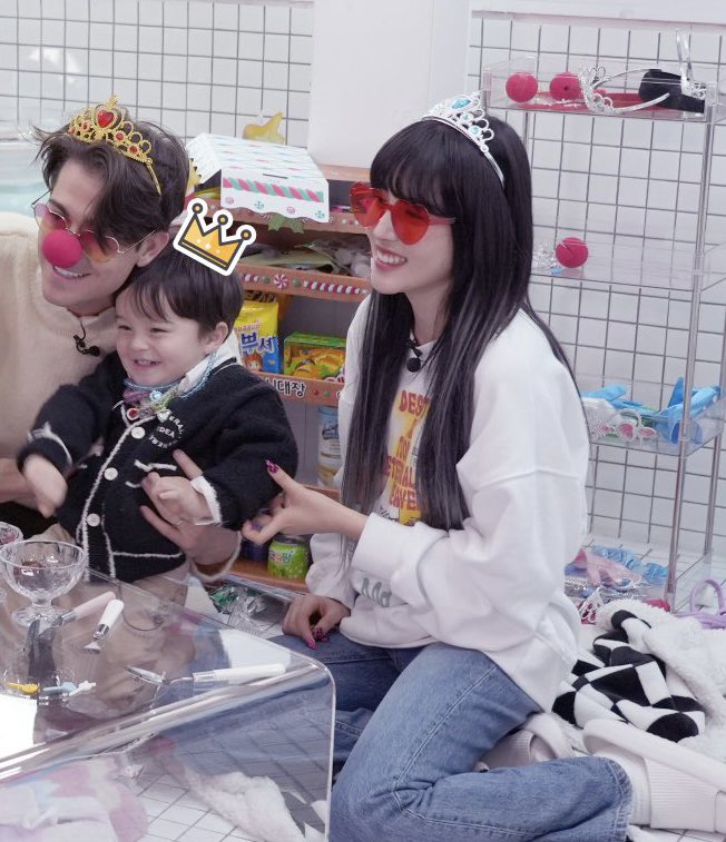 𝗚𝗢𝗟☁️ fan account on Twitter "STAYC x Kylo on baby cloud !!😭🥺"