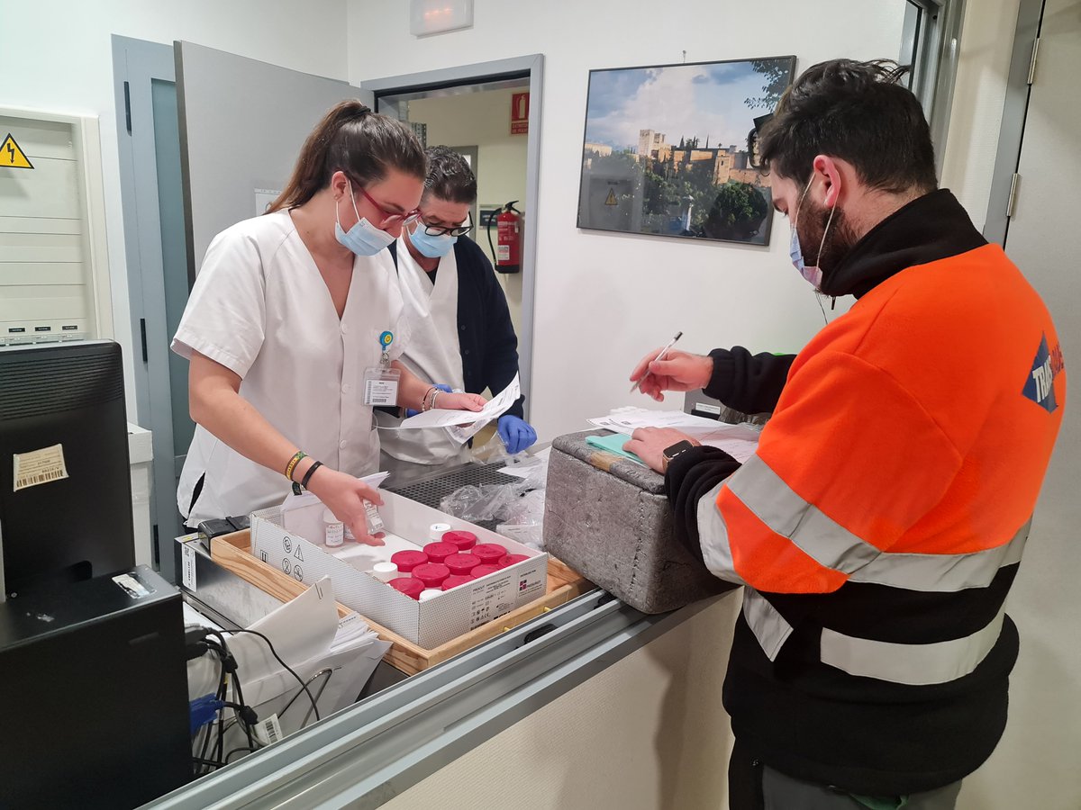 clinicogranada's tweet photo. 🆕La Unidad provincial de #AnatomíaPatológica amplía su cobertura a toda #Granada 

Los 🏥 de #Loja #Guadix #AlcalálaReal y @SaludNordesteGr ya pueden solicitar al laboratorio central análisis de muestras como biopsias o citologías ginecológicas

+Info:  https://t.co/A8S28grHkA https://t.co/g7ak2XI3rg