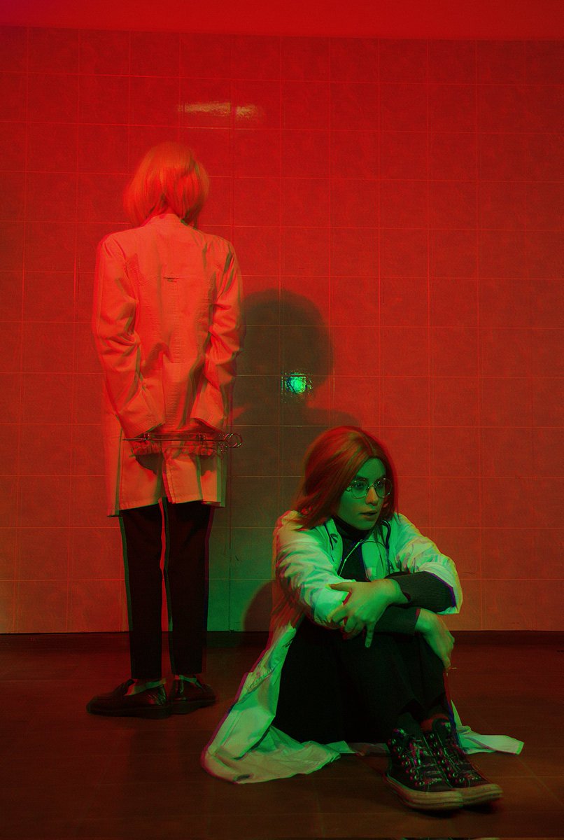 Авторы идеи и референсов: <a href="/Moon_FnaferQ/">MoonFnaferQ 🔞</a> и <a href="/intphell/">юлиан аристов.</a> 
Лера: Байкал
Разумовский: <a href="/rins_lover/">Пани Саня🕊️</a> 
Фотограф: <a href="/bertranblack/">beware of the dog</a>
Помощь: <a href="/Sabrina98407384/">Йогурт с манго</a>

#чумнойдоктор #разумовский #лерамакарова #чумнойдокторкосплей #bubblecomics #bubblecomicscosplay #франкау