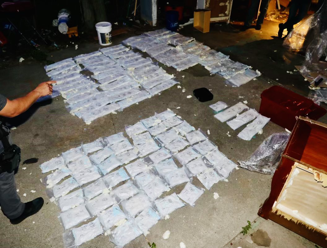 LAPDCARRANZA's tweet photo. The furniture delivery has arrived! Your #GND Group 4 #LAIMPACT & #K9 #Jag seized 300 pounds of #meth from a Drug Trafficking Organization (DTO) 2 arrested, $19.9 M street value! The #relentless pursuit continuous... #LAPD https://t.co/0sNFLLnLor
