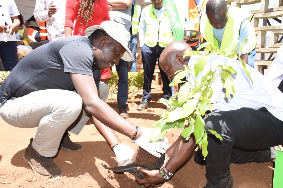 NnennaNwabufo's tweet photo. The ED @JNzayikorera participated in a tree planting exercise at Sagana Hospital, where a trauma centre, a component of the road project, is being constructed. #IntegrateAfrica #ImproveQoL https://t.co/1pimbgRgKY
