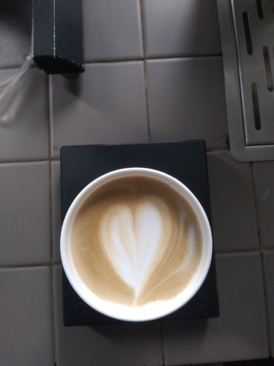 FlowXeth's tweet photo. @FOODFESS2 Hot latte for costumer https://t.co/g87kheVk3T