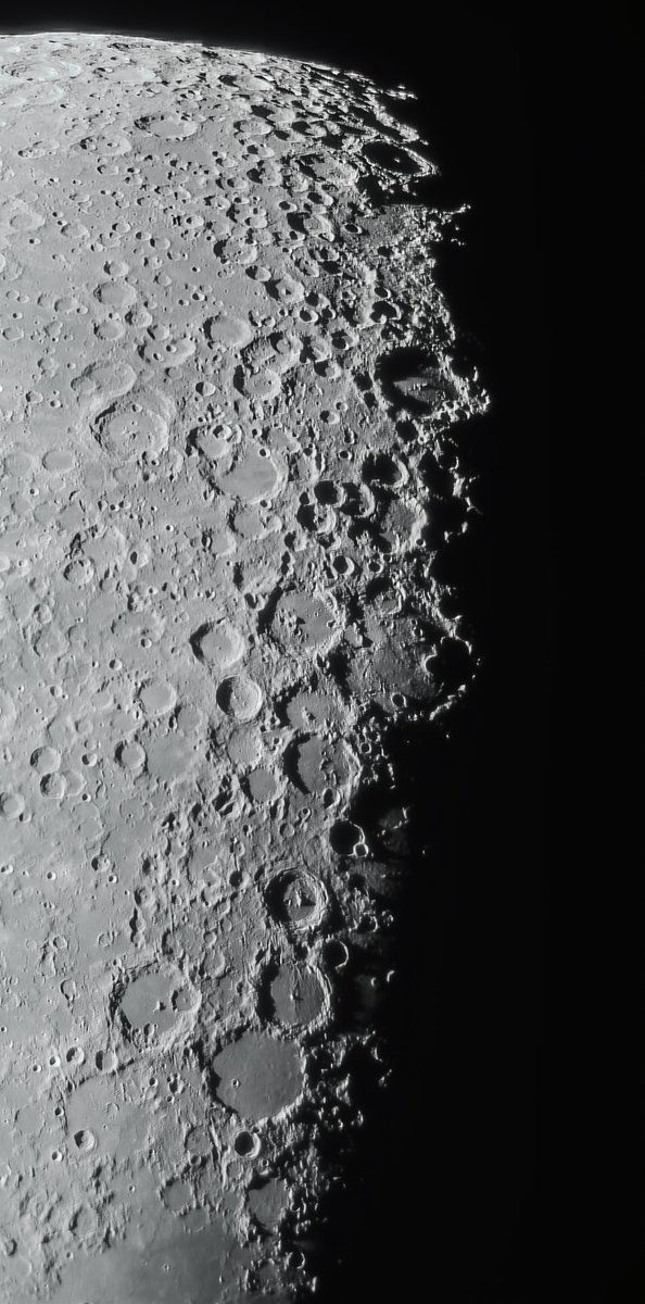 Makamomifr's tweet photo. #moon with my newton 200/1000 and #asi485 https://t.co/hij4Qn21EM