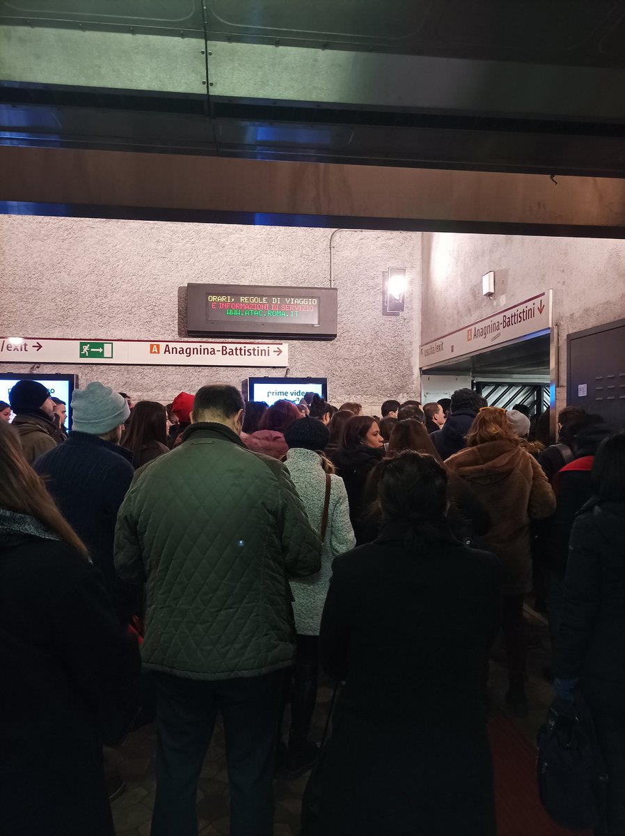 Termini ore 8:10.
Scale mobili non funzionanti e una quantità di gente inaudita. Metro che passano ogni 10 minuti ed è praticamente impossibile entrarci...e vi azzarderete anche ad alzare i prezzi. Vergognatevi.