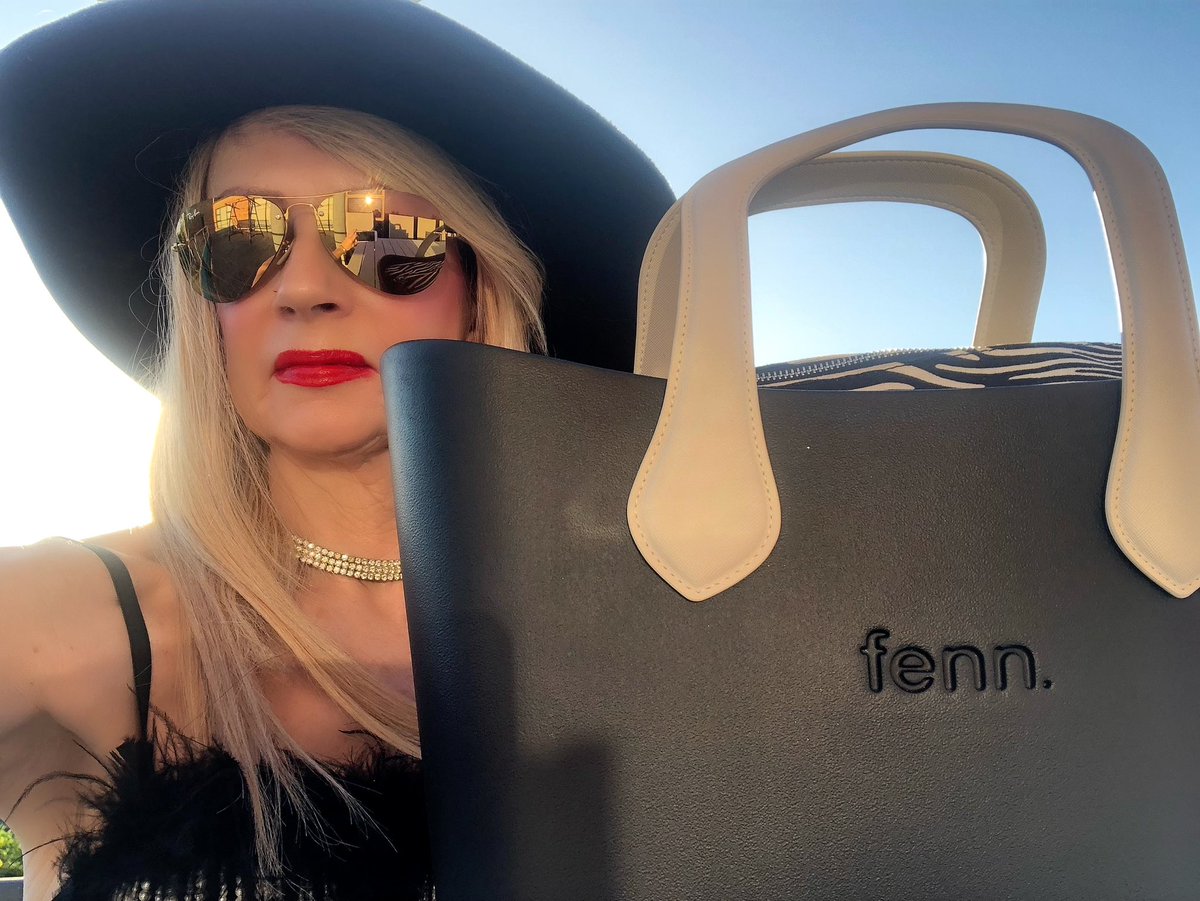LynnNagel1's tweet photo. Loving my pretty #Fenn bag 💼 #fenncollection #faceoffenn ❤️🌹 https://t.co/Gb4TGPcSGo