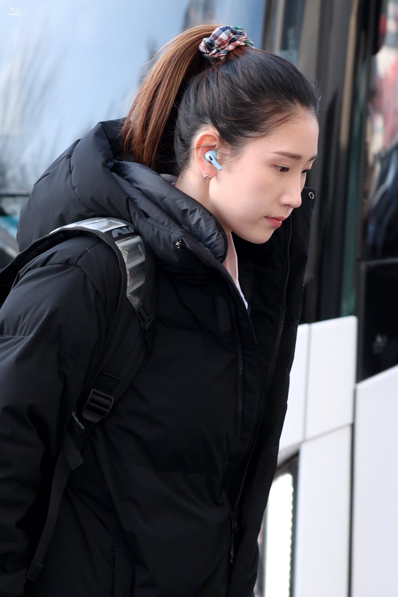 230201 광주 #김수지 마스크 없는 출근길 토끼🐰