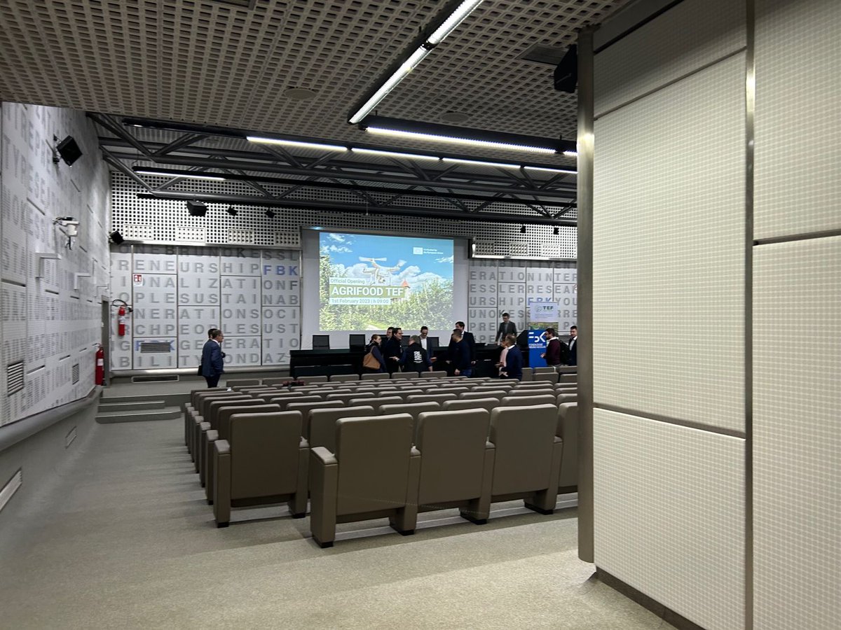 LLAgrifoodTech's tweet photo. We are ready for the kick of one of our biggest challenges in the coming years: the Agrifood TEF. Bringing all this research in AI and Robotics from the lab to the market!(1/2)
@ILVOvlaanderen #iof2020 #AI #research #digital #agridataspace #SAHEconutriProject https://t.co/C0JRpf4moL