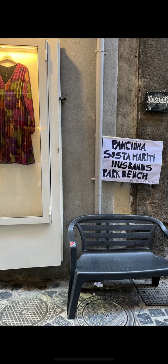 AnnaMariaDeFalc's tweet image. Buongiorno da #Napoli

 Pensare ai mariti quando le mogli fanno shopping. 😊💙