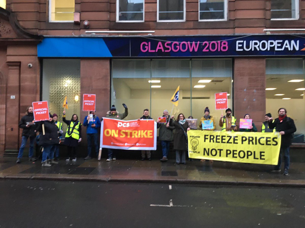 Movement solidarity! @PCS_Ofgem joined by our comrades at @PTTPGlasgow ⚡️✊🏼 on a busy picket line this morning! 

#PCSonStrike