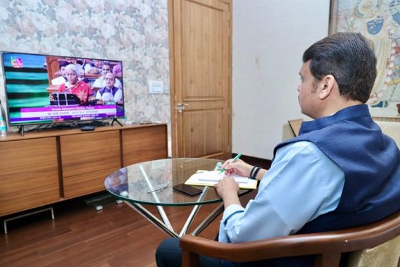 pvsathesir's tweet photo. एक अभ्यासू कार्यकर्ता , नेता, मंत्री , आणि महत्वाचे म्हणजे सत्शील राष्ट्र कारणी . अर्थ संकल्प आत्म मग्न होऊन राज्याच्या आत्म् निर्भेरते साठी जागरूक राहून अर्थसंकल्प ऐकत असताना @Dev_Fadnavis जी . अभाविप पुर्व आणि स्थायी कार्यकर्ता म्हणून आम्हाला आपला अभिमान वाटतो .@mahaabvp https://t.co/jh4ymbNhEI