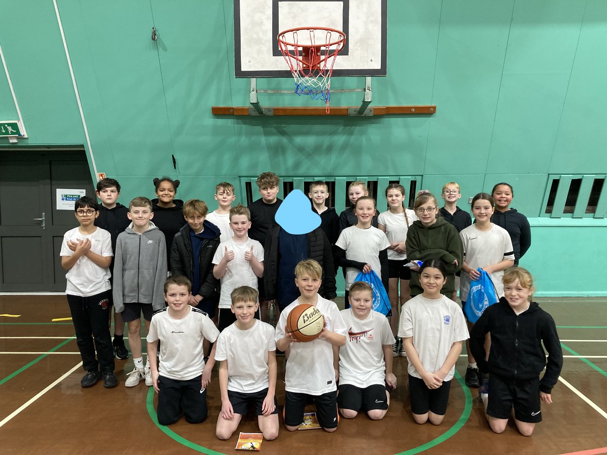 HalifaxPrimary's tweet photo. What an excellent afternoon yesterday with some of our Year 5 &amp; 6 Basketballers! Superb attitude and teamwork from all. Thank you @IpsSchoolGames for organising 🏀 https://t.co/yPEyBsQVLL