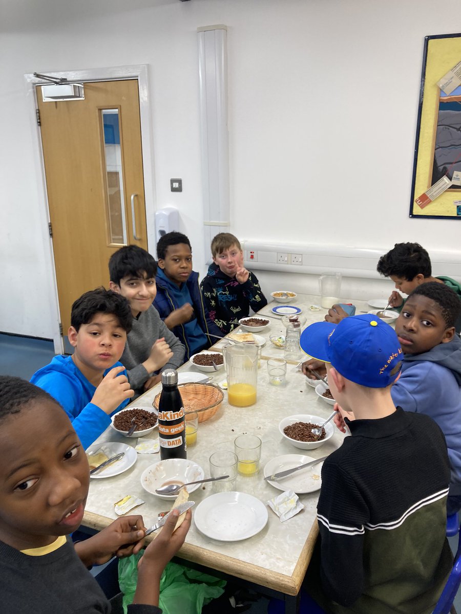 saintdavidsrcps's tweet photo. Happy Campers at breakfast. Great to see the boys and girls of @saintdavidsrcps &amp; @standrewsFCRC sharing stories over breakfast and building friendships 🤝 https://t.co/2MocciOf4Q