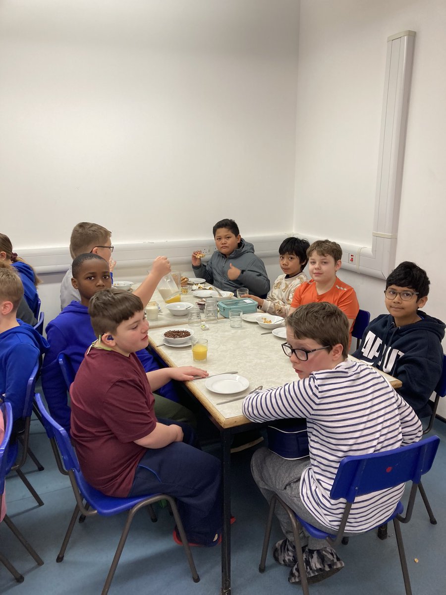 saintdavidsrcps's tweet photo. Happy Campers at breakfast. Great to see the boys and girls of @saintdavidsrcps &amp; @standrewsFCRC sharing stories over breakfast and building friendships 🤝 https://t.co/2MocciOf4Q