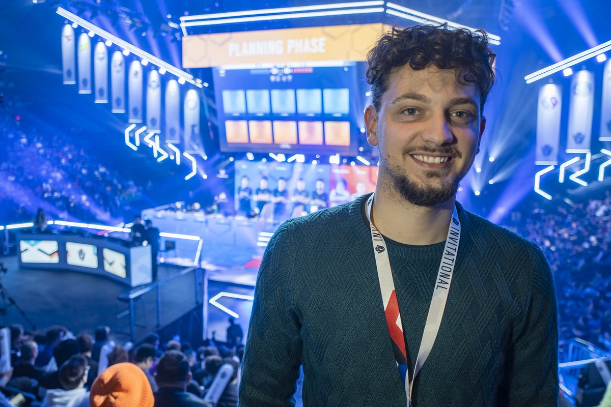 Raffaele Bottone (@ilsolitomute) on Twitter photo 16.02.2020 - il mio ultimo #SixInvitational
Avevo qualche capello in più… ma manco assai.
<a href="/Rainbow6ItaCom/">Rainbow6ItaCom</a> aveva un altro logo… ma un ciondolo in meno.
Nel 2023, finalmente, si torna in Canada! 🇨🇦🍁
Grazie <a href="/UbisoftItalia/">Ubisoft Italia</a> 💙
#SI2023 16.02.2020 - il mio ultimo #SixInvitational
Avevo qualche capello in più… ma manco assai.
<a href="/Rainbow6ItaCom/">Rainbow6ItaCom</a> aveva un altro logo… ma un ciondolo in meno.
Nel 2023, finalmente, si torna in Canada! 🇨🇦🍁
Grazie <a href="/UbisoftItalia/">Ubisoft Italia</a> 💙
#SI2023