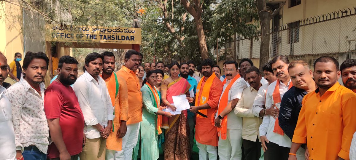 chary_bjym's tweet photo. అర్హులైన ముషీరాబాద్ అసెంబ్లీ పేద ప్రజలకు ఆసరా పెన్షన్ ఇవ్వాలని డిమాండ్ చేస్తూ రాంనగర్ కార్పొరేటర్ రవి చారి గారు హిమాయత్ నగర్ మండల్ ఆఫీస్ ఎదురుగా ధర్నా నిర్వహించడం జరిగింది.@narendramodi @drlaxmanbjp @bandisanjay_bjp @kishanreddybjp https://t.co/36lyfVbfeL