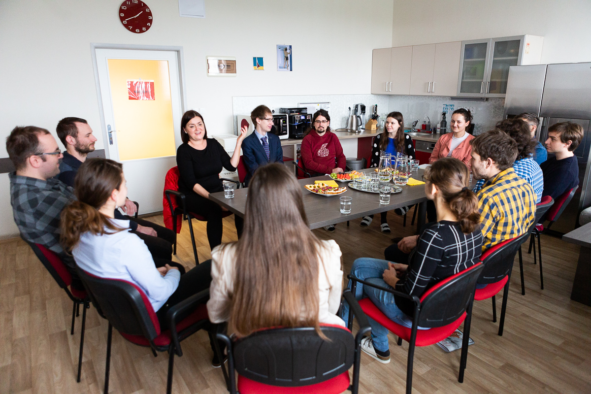 It was a great honor to show our team research to the Minister for #Science #Research and #Innovation <a href="/H_Langsadlova/">Helena Langšádlová</a> and share with her our views and experience in a round table discussion.