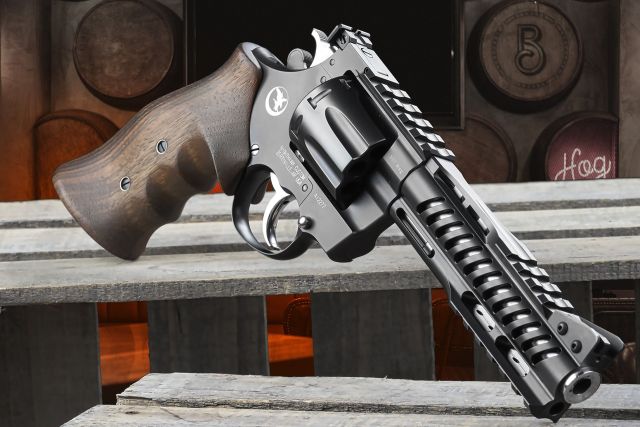 TheGunBulletin's tweet photo. New: Korth’s 8-Shot NXS 357 Magnum Revolver
https://t.co/yz3FSDbR5S
#Korth #8Shot #NXS #357Magnum #Revolver #wheelgun #guns #firearms #2ndamendment #secondamendment #pewpew #pew #pewpewlife #wheelgunwednesday #gunfanatics #gunlife #gunsdaily #shooting #newguns #thegunbulletin https://t.co/PN7akkwe15