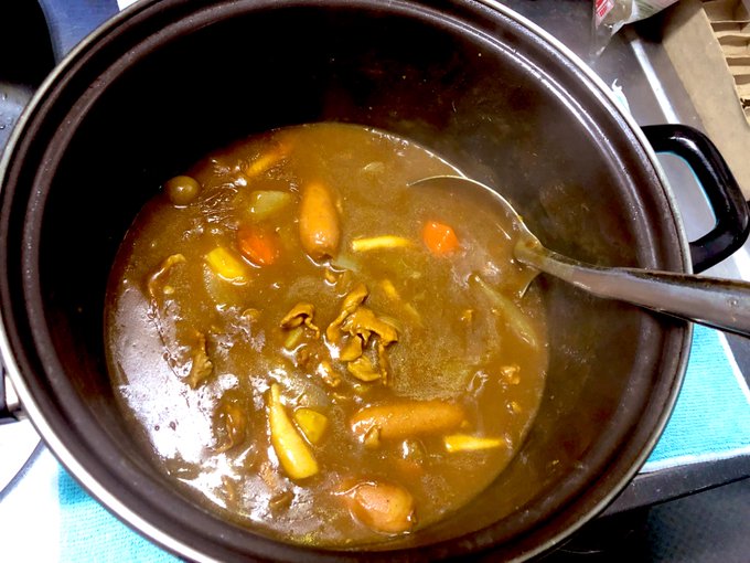 動かなくしてある換気扇の封印を一時解いて数年ぶりにカレーを作ったので画像に残す😈
隠し味はインスタントコヒー。
後ほど頂きます。🙏 