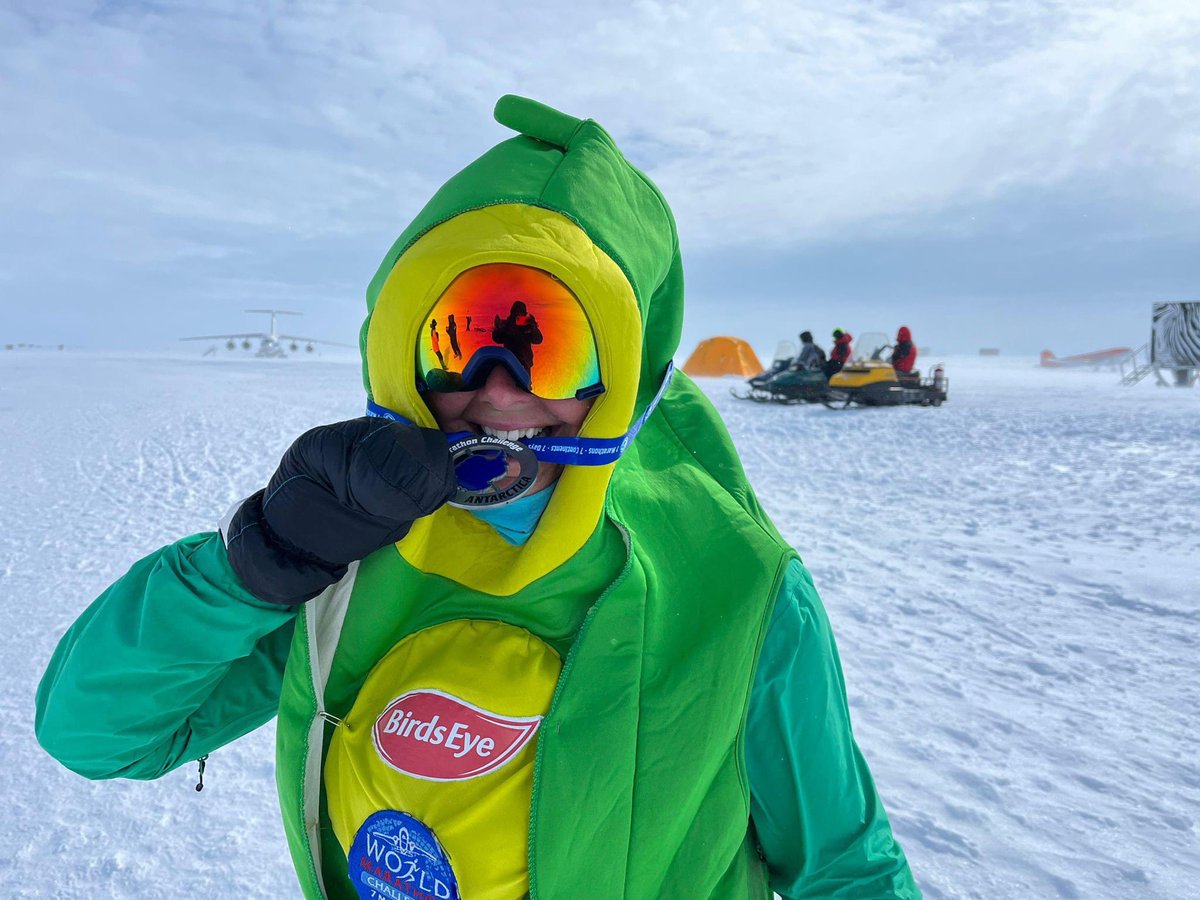 YOULondon1's tweet image. Huge congratulations to @sally0range who completed marathon 1 of 7 yesterday in the biting winds and -25 degree freezing temperature of Antartica. She still found time to support YOU London whilst there!