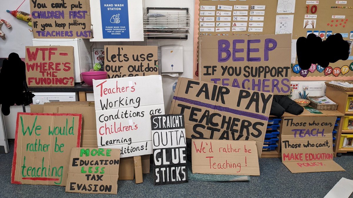 #teachersstrike 
Pink haired radicals wearing tight jeans & holding posters they forced their trans children to make in class.
They’ve had their breakfast tofu & are now lurking outside schools spitting & yelling obscenities.
Teachers like these are why the UK is in recession.😡