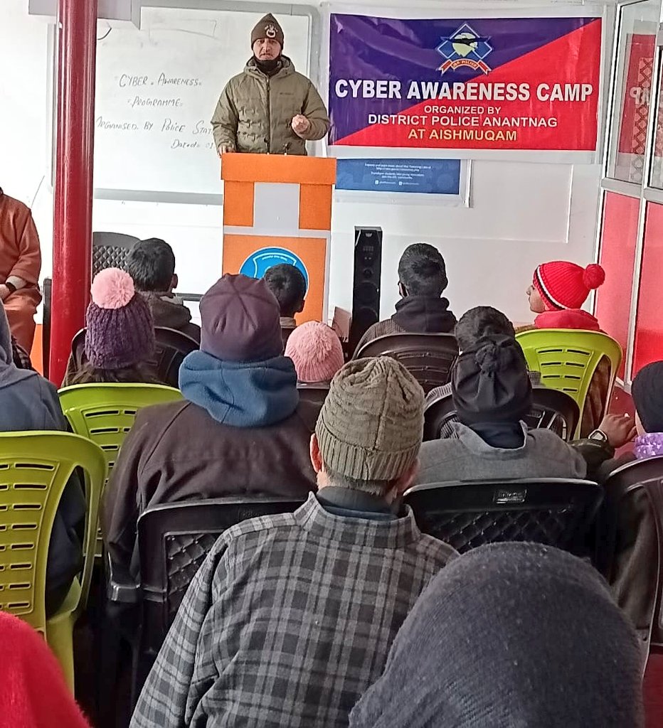 rohil_bashir's tweet photo. #In_Pics
#cyber_awareness program organized by @AnantnagPolice at Police Station #Aishmuqam in which hundreds of local citizens participated, they were given Imp info regrading today's cyber crimes &amp; frauds, locals have hailed this effort by Police @SudarshanNewsTV @JmuKmrPolice https://t.co/BHg5o5OJ94