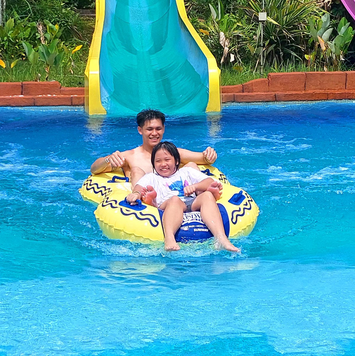 Make a SPLASH on the Tube Raider this weekend! 💦

What are you waiting for?

#SunwayLostWorldOfTambun
#AwesomeMoments
#STPStudios
#PlayWithConfidence
#StayWithConfidence