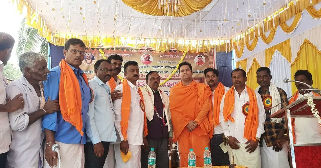 KSGBJP's tweet photo. ಶಿಕಾರಿಪುರ ತಾಲೂಕಿನ ನೇರಲಗಿ ಗ್ರಾಮದಲ್ಲಿ ನಡೆದ ಮಲ್ಲೇಶ್ವರ ಸ್ವಾಮಿಯ ಪುನರ್ ಪ್ರತಿಷ್ಠಾಪನೆ ಹಾಗೂ ದೇವಸ್ಥಾನ ಉದ್ಘಾಟನೆ ಕಾರ್ಯಕ್ರಮ
ಕಾರ್ಯಕ್ರಮದಲ್ಲಿ ಅಕ್ಕಿಆಲೂರಿನ ಶ್ರೀಗಳಾದ ಚಂದ್ರಶೇಖರ ಸ್ವಾಮಿಗಳು ಮುಖಂಡರುಗಳಾದ ರಾಜಣ್ಣ, ಶೇಖರಪ್ಪ, ವಸಂತಗೌಡ, ಮಲ್ಲೇಶಪ್ಪ, ನಟರಾಜ್, ಮಹದೇವಪ್ಪ ಮತ್ತಿತರರು ಭಾಗವಹಿಸಿದ್ದರು
#bsybjp #byrbjp #BYVBJP https://t.co/LJasElTIFq