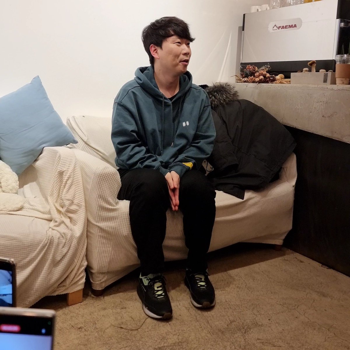 henaminami's tweet photo. 카페 와준것만으로도 눈물낫는데
겉옷 벗엇을때 헉햇어...
주글래ㅜㅜㅜㅜㅜㅜㅜ😢😢😢 https://t.co/Lit8Kd2Ad5