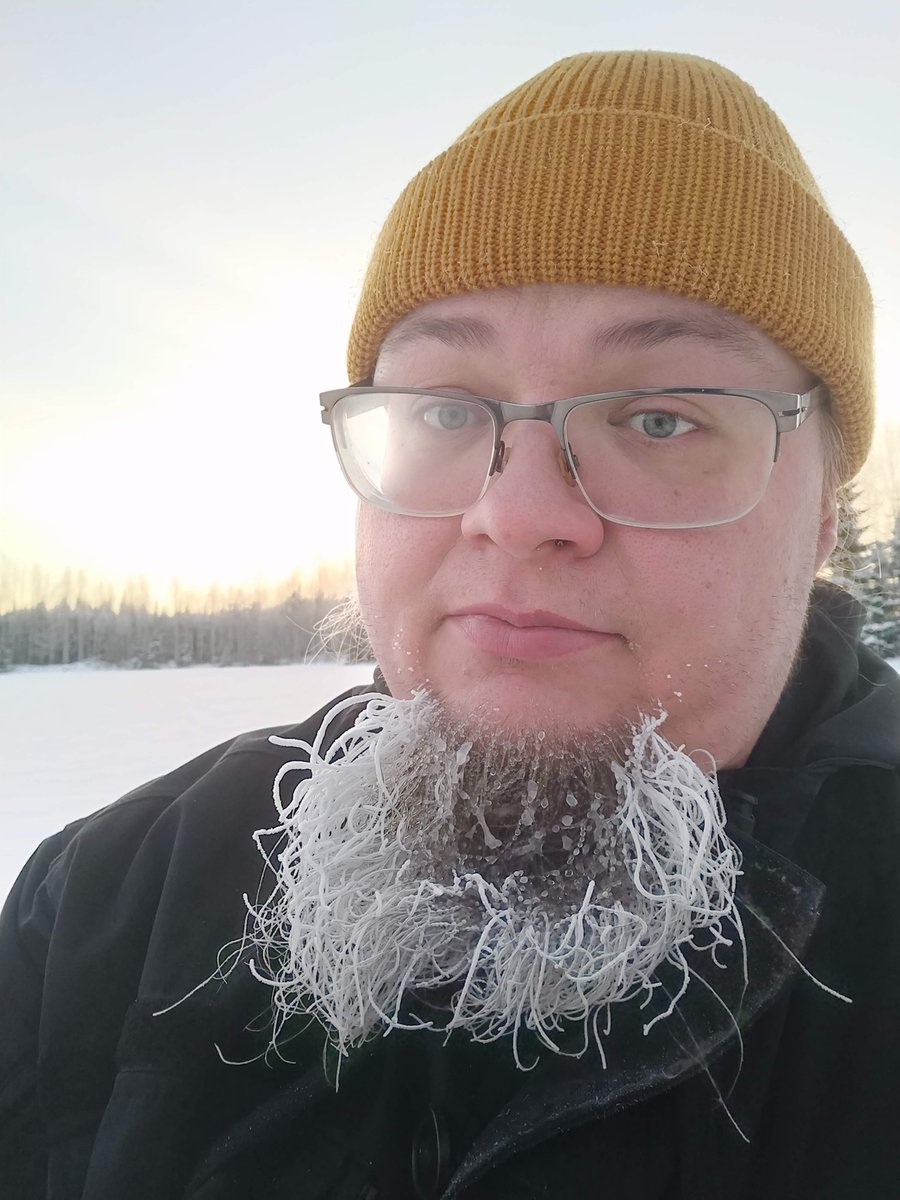 Aketzu's tweet photo. @Falanukki Naamakarvat on niin helppoja ja käytännöllisiä :) https://t.co/wlm5GLrVt3