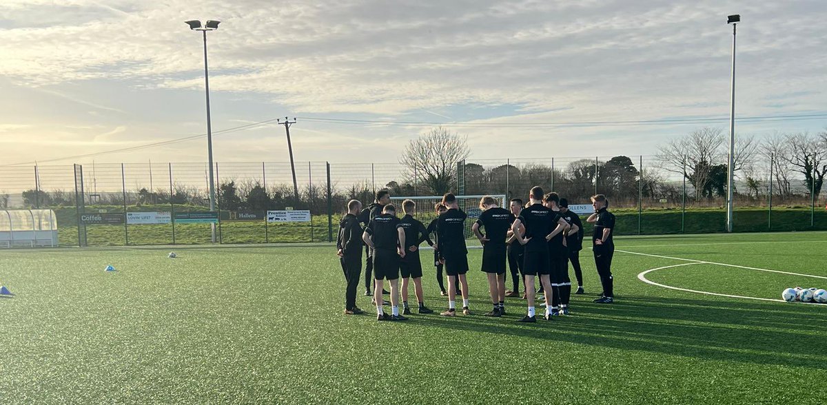 3 competitive league games again today, teams 1 and 2 hit the road 🚌, while team 3 are back at the Sports Centre ☀️ 

PDA 1st vs Coleg College
1:30pm
Away

PDA 2nds vs Swindon College
12:00 
Away

PDA 3rds vs Truro College
2:00pm
Home 

Any support is welcome 🤝