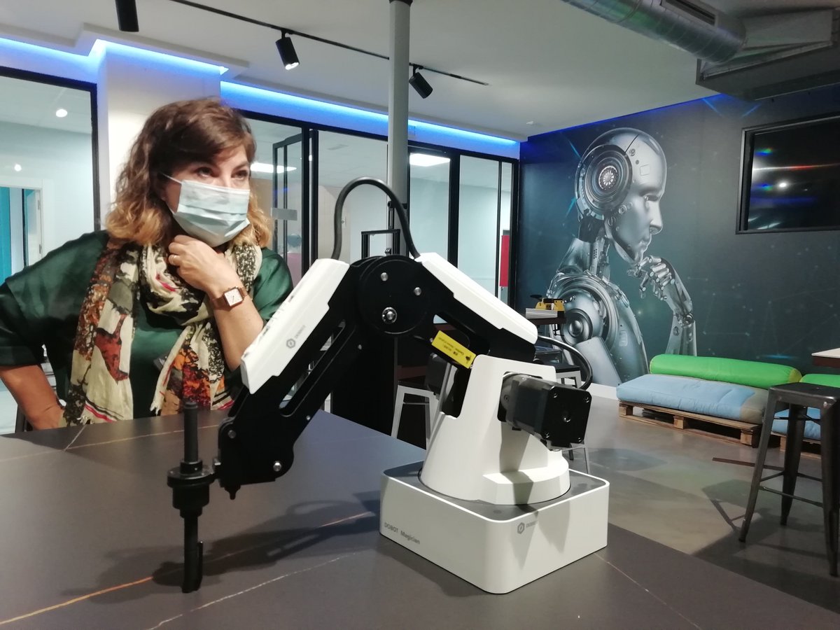 Confirmado‼️: Taller: Realidad Virtual. <a href="/ies_luisvives/">IES LUIS VIVES</a> 
🖲️Sábado 18 de febrero 10:30 a 11:30
innovacionyformacion.educa.madrid.org/node/332740
🖲️#JornadasInnovacionyformacionFP
#FormacionProfesional
#FormacionPermanente
#FormacionProfesorado
#IFC_Madrid #CompartePOAP