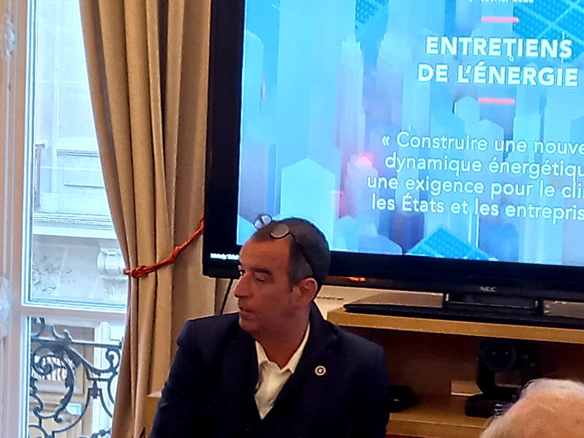 pguelman's tweet image. #PJLENR | Rencontre ce matin autour d’@ebothorel, rapporteur du projet de loi #énergiesrenouvelables 🌱 Il souligne le « caractère opérationnel » de la loi votée. Les futures zones d'accélération des #ENR peuvent compter sur @enedis et le réseau de distribution d’électricité !