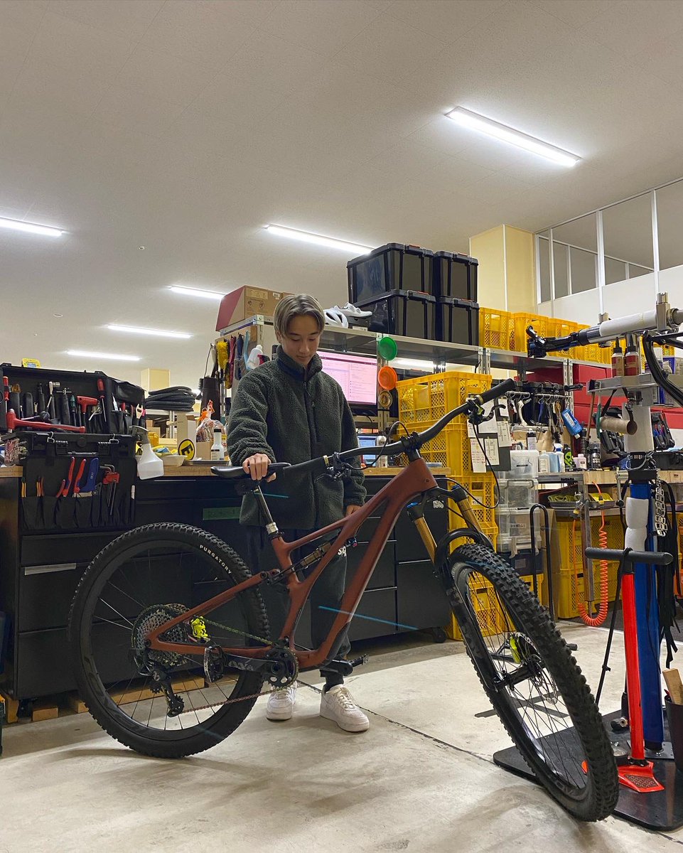 【ご報告】
今年から <a href="/iamspecialized/">Specialized Bicycles</a> のグローバルアスリートになりました！

最高のブランドとバイクでこれからもっとばちばちのコンテンツをあげていきたいと思います🔥🙏

<a href="/iamspecialized/">Specialized Bicycles</a> #specialized #MTB