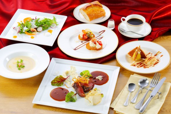 _saintmarc's tweet photo. ／
✿ #トータルフードデザイナー ✿
　“nozomiのつぶやき”
＼

味はもちろん見た目にもこだわった冬コース
カリフラワーで雪の結晶を表したり、デザートは最後にほっこりしてもらえるようにお芋を使用したり♪ぜひ今月中に冬メニューをお楽しみください😊 https://t.co/CGbOVM8LUH