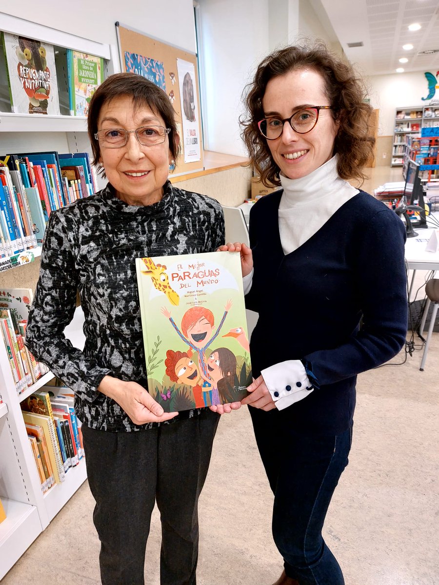 LupusCantabria's tweet photo. La Presidenta de ALDEC entregó el Cuento” El Mejor Paraguas del Mundo” a la Directora de la @Biblioteca_BCC  del @cantabriaes, Alexia Luiña López.
Es un proyecto de @Felupus
#enfermedadesautoinmunes #lupus
#cuentolupus #cuentoinfantil #educaciónlupus
#EducaciónInclusiva https://t.co/hc1WeiR4da