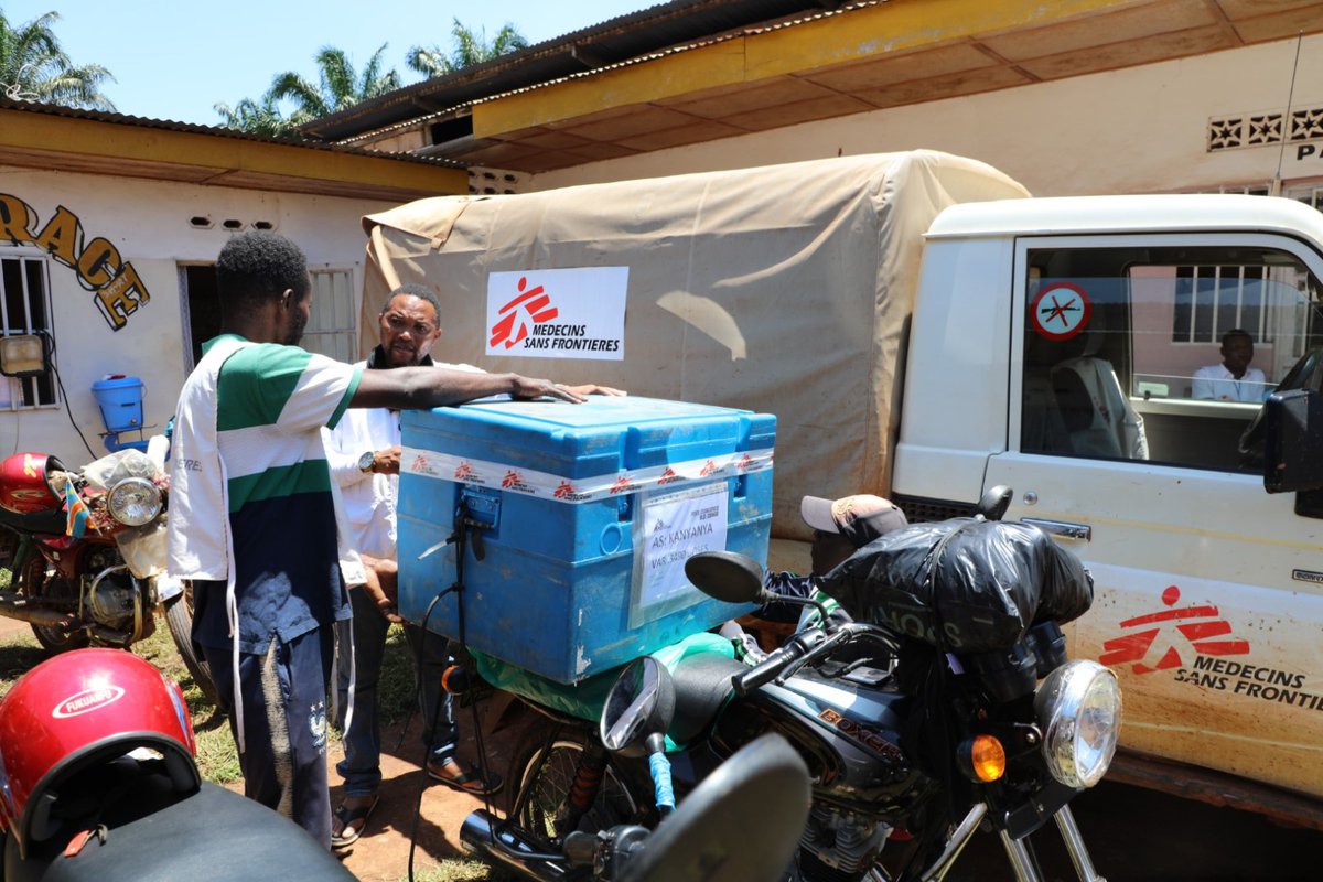MSFcongo's tweet image. 🚨Alerte rougeole dans la zone de santé de #Mulumba, dans #Lomami. Notre équipe appuie les autorités sanitaires dans la réponse à une épidémie. Depuis janvier 2023, elle a déjà soigné +3270 patients &amp;amp; vacciné + 76 500 enfants de 6 mois à 9 ans. L'intervention se poursuit⬇️