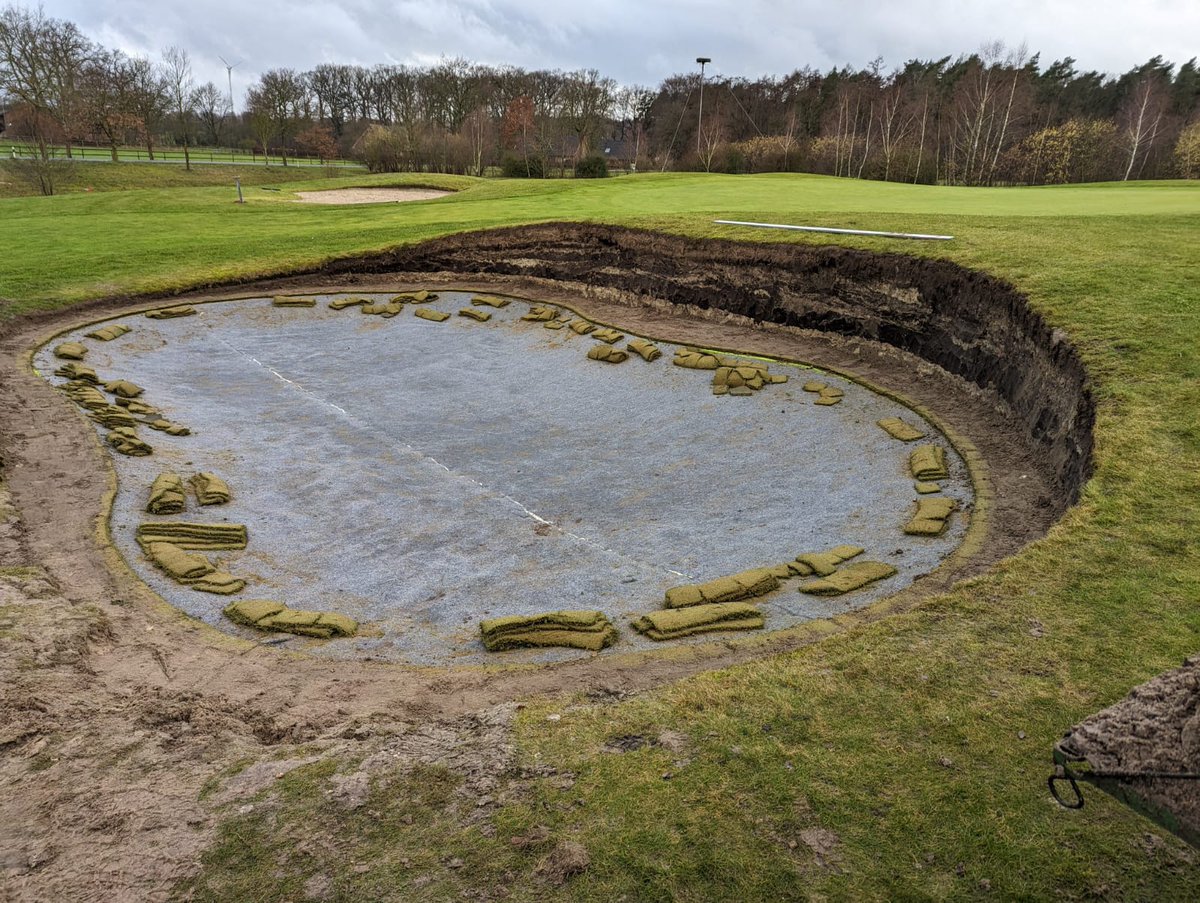 DuraBunker's tweet photo. A warm welcome in Bremen, Germany as we introduce the principles of low maintenance, high performance bunkers @durabunker #syntheticbunkerfaces #bunkerliners #sealedsystems #Germany #justgettingstarted https://t.co/lTuF9NICpi