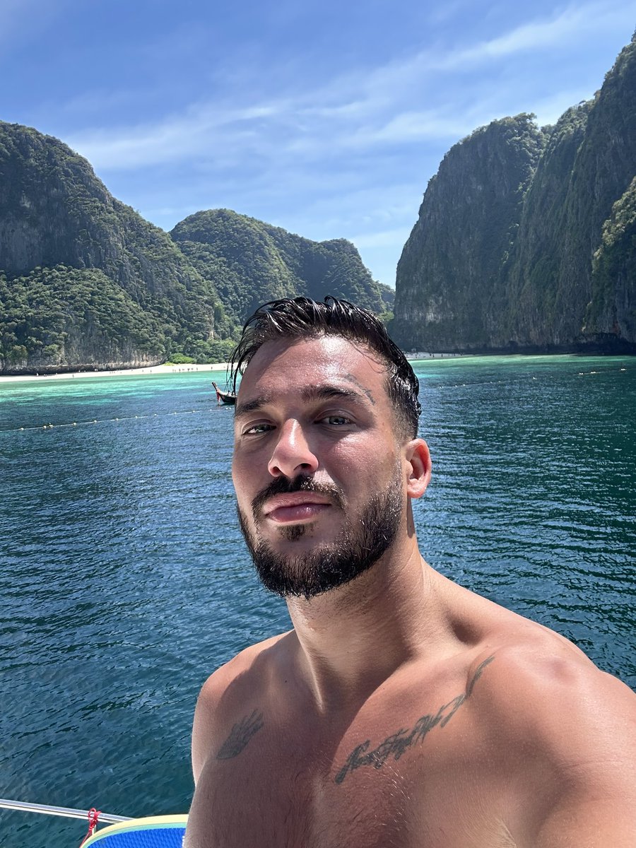 iambillio's tweet photo. Quelle Vie 🌏 https://t.co/2niOMF4vzx