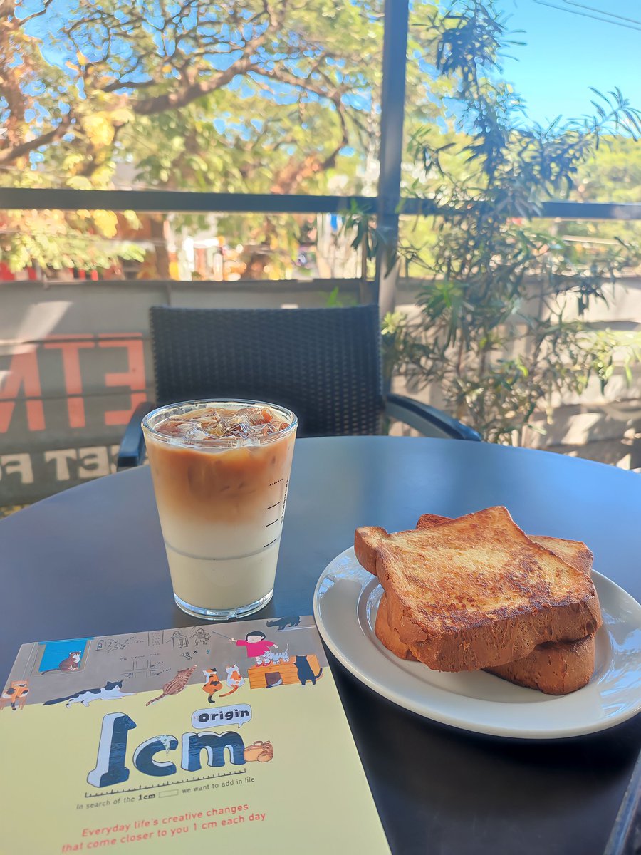 MsJASH88's tweet image. No matter how bad your day was, a cup of coffee and a good book may make things better. #smallhappiness #1cm #1cmorigin #book